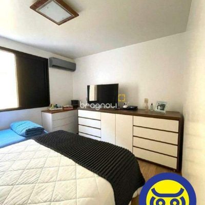 Apartamento com 237m², 4 quartos (sendo 4 suítes), 2 garagens, no bairro Centro em Florianópolis