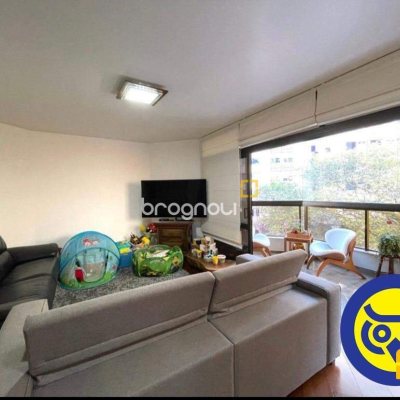 Apartamento com 237m², 4 quartos (sendo 4 suítes), 2 garagens, no bairro Centro em Florianópolis