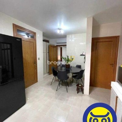 Apartamento com 237m², 4 quartos (sendo 4 suítes), 2 garagens, no bairro Centro em Florianópolis