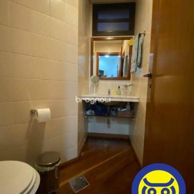Apartamento com 237m², 4 quartos (sendo 4 suítes), 2 garagens, no bairro Centro em Florianópolis
