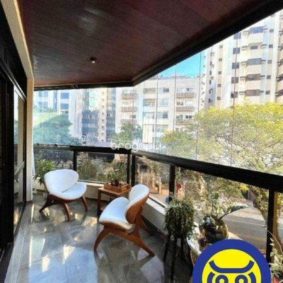 Apartamento com 237m², 4 quartos (sendo 4 suítes), 2 garagens, no bairro Centro em Florianópolis