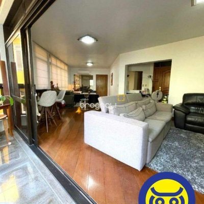Apartamento com 237m², 4 quartos (sendo 4 suítes), 2 garagens, no bairro Centro em Florianópolis
