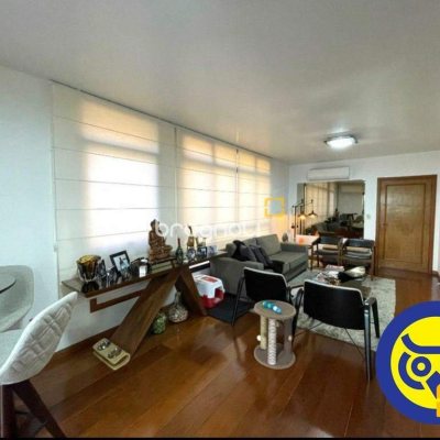 Apartamento com 237m², 4 quartos (sendo 4 suítes), 2 garagens, no bairro Centro em Florianópolis