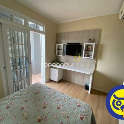 Casa com 254m², 4 quartos (sendo 1 suíte), 2 garagens, no bairro Agronômica em Florianópolis