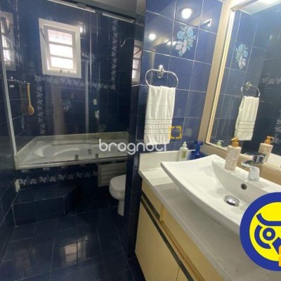Casa com 254m², 4 quartos (sendo 1 suíte), 2 garagens, no bairro Agronômica em Florianópolis