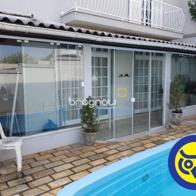 Casa com 254m², 4 quartos (sendo 1 suíte), 2 garagens, no bairro Agronômica em Florianópolis