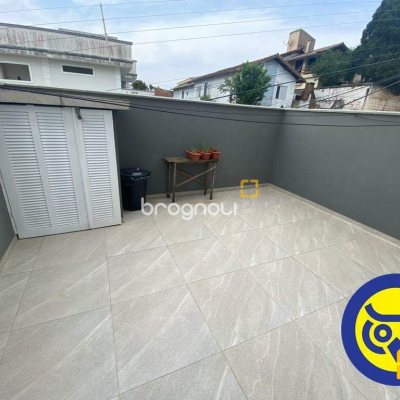 Casa com 254m², 4 quartos (sendo 1 suíte), 2 garagens, no bairro Agronômica em Florianópolis