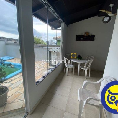 Casa com 254m², 4 quartos (sendo 1 suíte), 2 garagens, no bairro Agronômica em Florianópolis