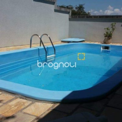 Casa com 254m², 4 quartos (sendo 1 suíte), 2 garagens, no bairro Agronômica em Florianópolis