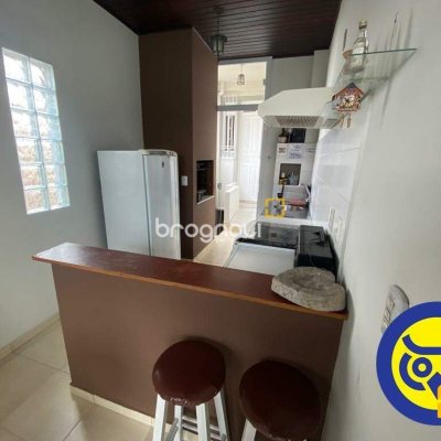 Casa com 254m², 4 quartos (sendo 1 suíte), 2 garagens, no bairro Agronômica em Florianópolis