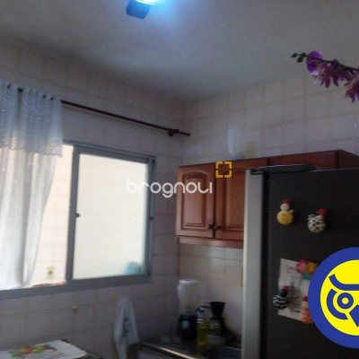 Apartamento com 81m², 3 quartos, 1 garagem, no bairro Coqueiros em Florianópolis