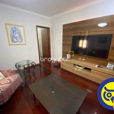 Apartamento com 214m², 3 quartos (sendo 3 suítes), 2 garagens, no bairro Centro em Florianópolis