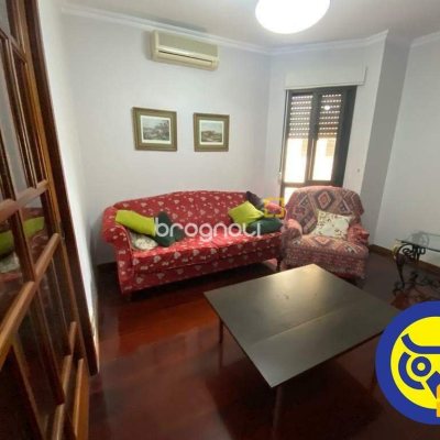 Apartamento com 214m², 3 quartos (sendo 3 suítes), 2 garagens, no bairro Centro em Florianópolis