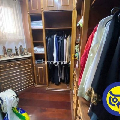 Apartamento com 214m², 3 quartos (sendo 3 suítes), 2 garagens, no bairro Centro em Florianópolis
