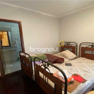 Apartamento com 214m², 3 quartos (sendo 3 suítes), 2 garagens, no bairro Centro em Florianópolis
