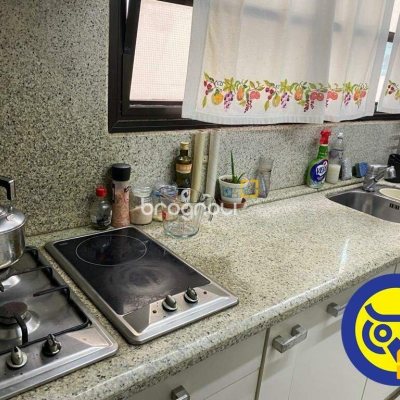 Apartamento com 214m², 3 quartos (sendo 3 suítes), 2 garagens, no bairro Centro em Florianópolis