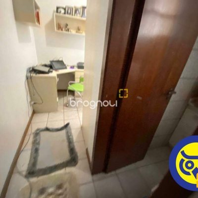 Apartamento com 214m², 3 quartos (sendo 3 suítes), 2 garagens, no bairro Centro em Florianópolis