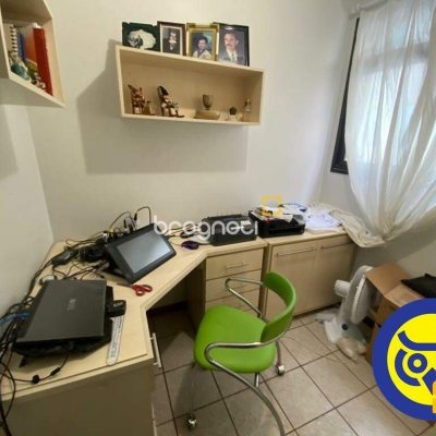 Apartamento com 214m², 3 quartos (sendo 3 suítes), 2 garagens, no bairro Centro em Florianópolis