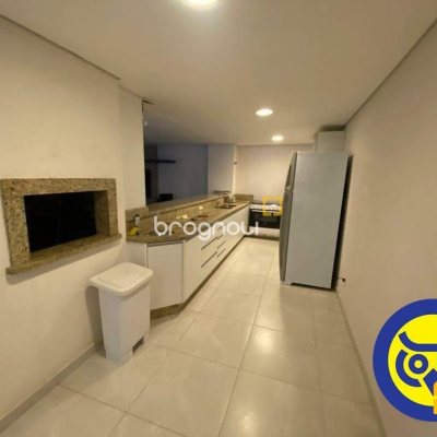 Apartamento com 214m², 3 quartos (sendo 3 suítes), 2 garagens, no bairro Centro em Florianópolis