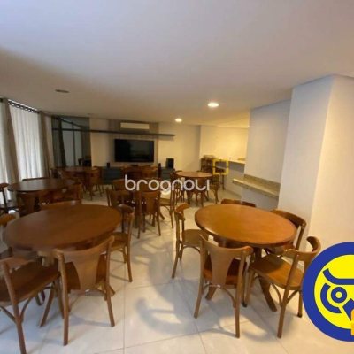 Apartamento com 214m², 3 quartos (sendo 3 suítes), 2 garagens, no bairro Centro em Florianópolis