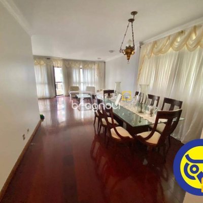 Apartamento com 214m², 3 quartos (sendo 3 suítes), 2 garagens, no bairro Centro em Florianópolis