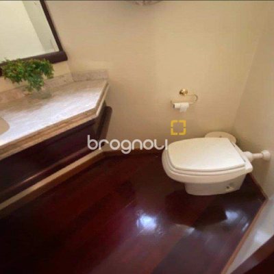 Apartamento com 214m², 3 quartos (sendo 3 suítes), 2 garagens, no bairro Centro em Florianópolis