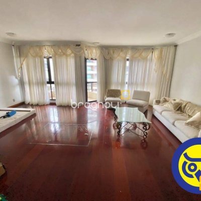 Apartamento com 214m², 3 quartos (sendo 3 suítes), 2 garagens, no bairro Centro em Florianópolis