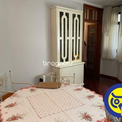 Apartamento com 214m², 3 quartos (sendo 3 suítes), 2 garagens, no bairro Centro em Florianópolis