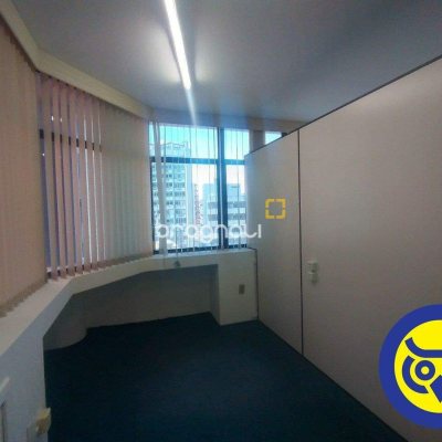 Sala com 49m², 1 garagem, no bairro Centro em Florianópolis