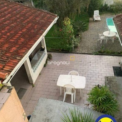 Casa com 257m², 3 quartos (sendo 1 suíte), 1 garagem, no bairro Itaguaçu em Florianópolis