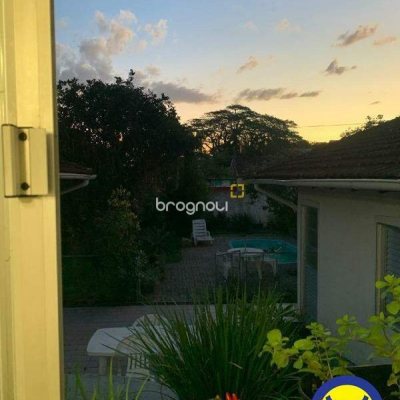 Casa com 257m², 3 quartos (sendo 1 suíte), 1 garagem, no bairro Itaguaçu em Florianópolis
