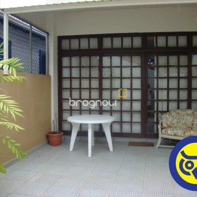 Casa com 257m², 3 quartos (sendo 1 suíte), 1 garagem, no bairro Itaguaçu em Florianópolis