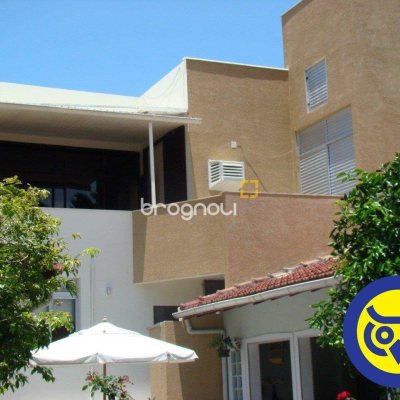 Casa com 257m², 3 quartos (sendo 1 suíte), 1 garagem, no bairro Itaguaçu em Florianópolis