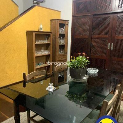 Casa com 257m², 3 quartos (sendo 1 suíte), 1 garagem, no bairro Itaguaçu em Florianópolis