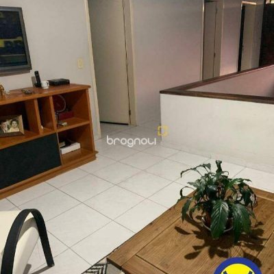 Casa com 257m², 3 quartos (sendo 1 suíte), 1 garagem, no bairro Itaguaçu em Florianópolis