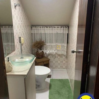 Casa com 257m², 3 quartos (sendo 1 suíte), 1 garagem, no bairro Itaguaçu em Florianópolis