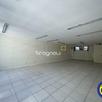 Sala com 83m², 1 garagem, no bairro Centro em Florianópolis
