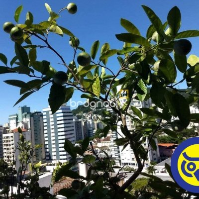 Cobertura com 360m², 5 quartos (sendo 3 suítes), 3 garagens, no bairro Centro em Florianópolis
