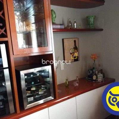 Cobertura com 360m², 5 quartos (sendo 3 suítes), 3 garagens, no bairro Centro em Florianópolis