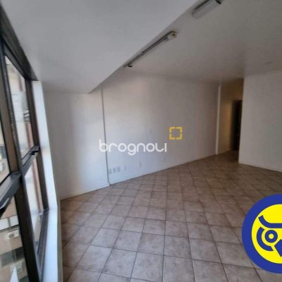 Sala com 30m², 2 garagens, no bairro Centro em Florianópolis