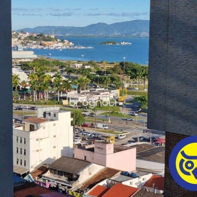 Sala com 30m², 2 garagens, no bairro Centro em Florianópolis