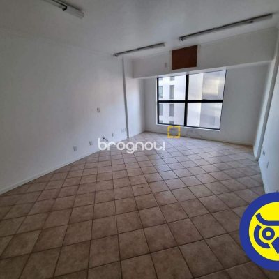 Sala com 30m², 2 garagens, no bairro Centro em Florianópolis