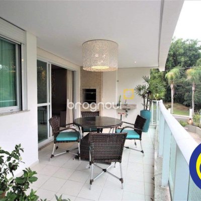Apartamento com 168m², 4 quartos (sendo 3 suítes), 2 garagens, no bairro Cacupé em Florianópolis