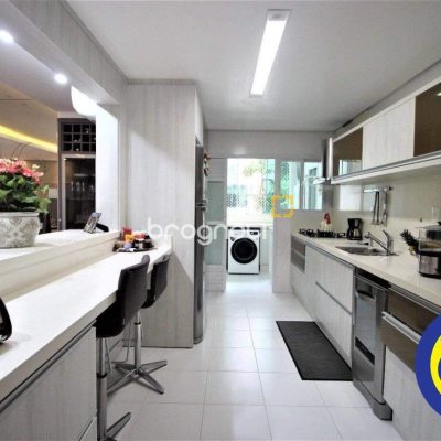 Apartamento com 168m², 4 quartos (sendo 3 suítes), 2 garagens, no bairro Cacupé em Florianópolis
