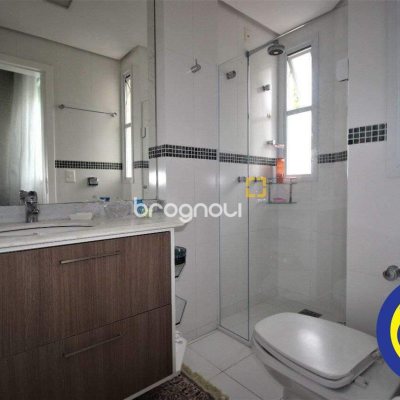 Apartamento com 168m², 4 quartos (sendo 3 suítes), 2 garagens, no bairro Cacupé em Florianópolis