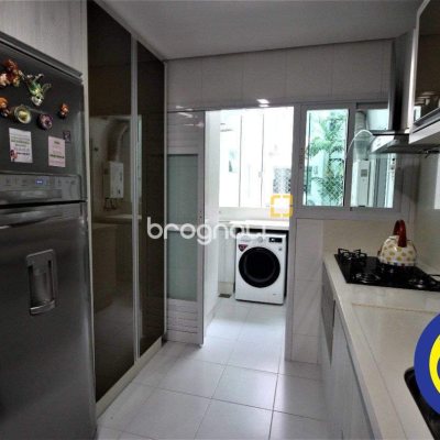 Apartamento com 168m², 4 quartos (sendo 3 suítes), 2 garagens, no bairro Cacupé em Florianópolis