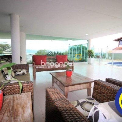 Apartamento com 168m², 4 quartos (sendo 3 suítes), 2 garagens, no bairro Cacupé em Florianópolis