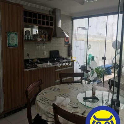 Apartamento com 274m², 3 quartos (sendo 1 suíte), 1 garagem, no bairro Centro em Florianópolis