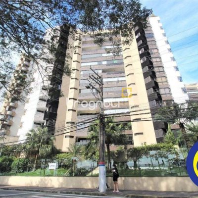 Apartamento com 236m², 3 quartos (sendo 2 suítes), 2 garagens, no bairro Agronômica em Florianópolis