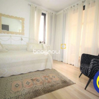 Apartamento com 236m², 3 quartos (sendo 2 suítes), 2 garagens, no bairro Agronômica em Florianópolis